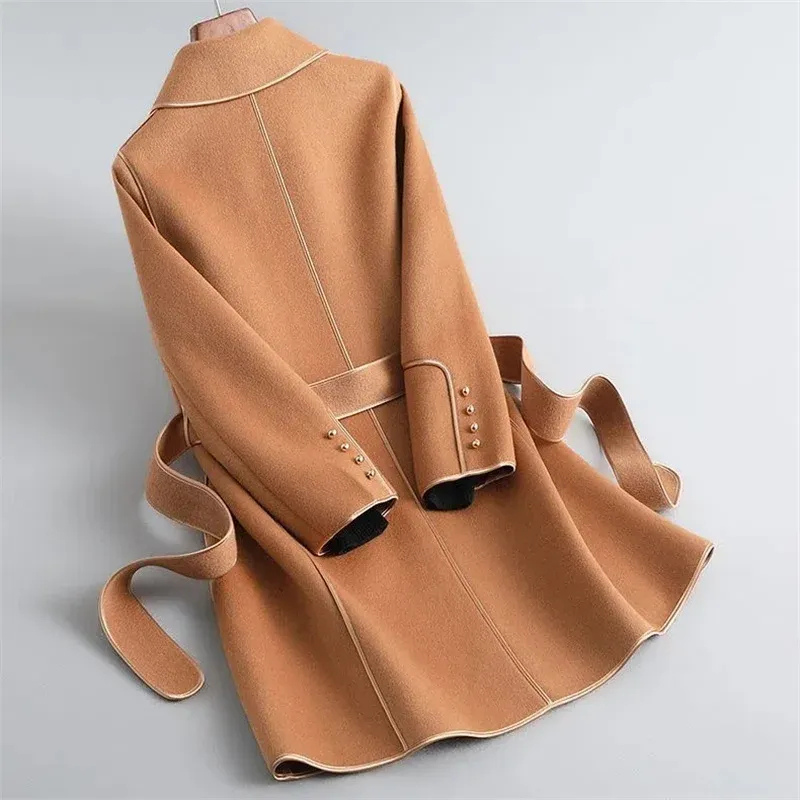 Damen eleganter Mantel für den Herbst in zeitlosem Design