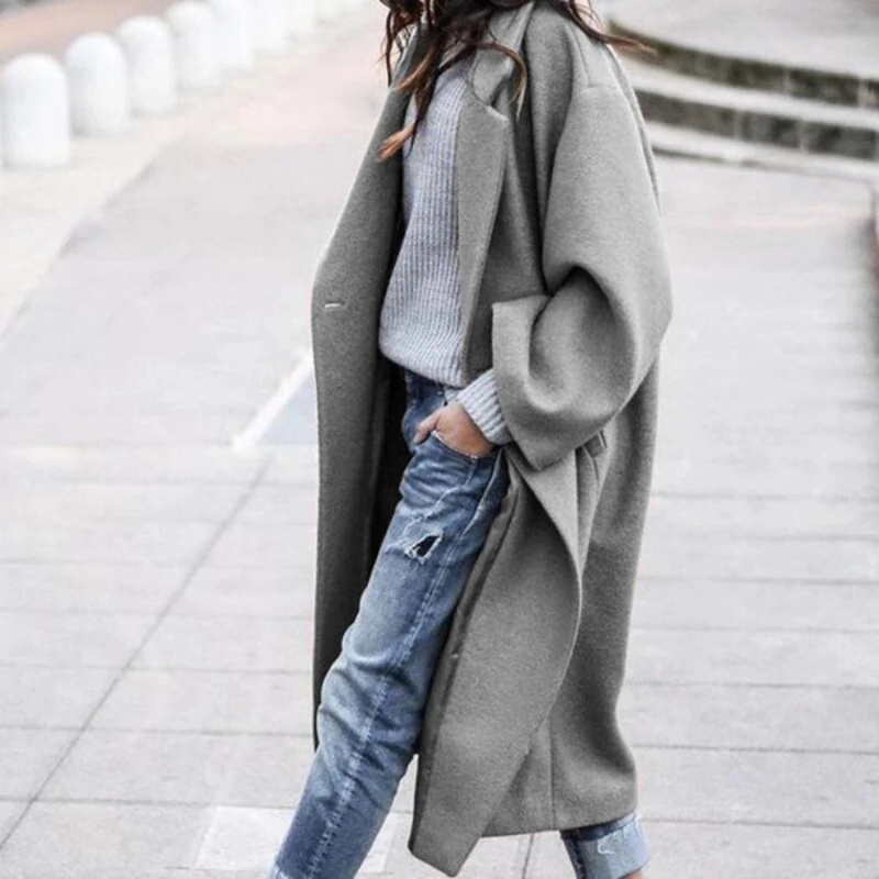 Damen eleganter Wintermantel mit klassischem Schnitt, stilvoll und warm für kalte Tage.