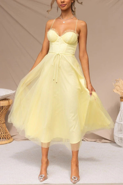 Damen elegantes fließendes Kleid für Hochzeitsgäste mit schmeichelhafter Silhouette und fließendem Schnitt, ideal für feierliche Anlässe.
