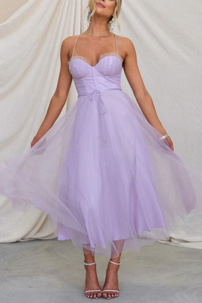 Damen elegantes fließendes Kleid für Hochzeitsgäste mit schmeichelhafter Silhouette und fließendem Schnitt, ideal für feierliche Anlässe.