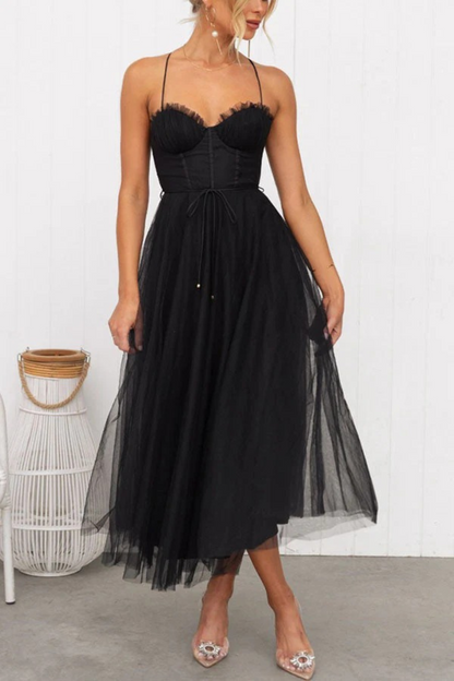 Damen elegantes fließendes Kleid für Hochzeitsgäste mit schmeichelhafter Silhouette und fließendem Schnitt, ideal für feierliche Anlässe.