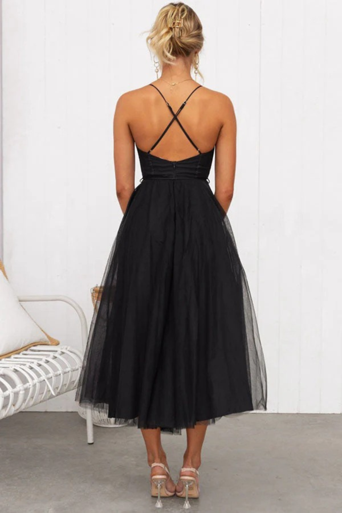 Damen elegantes fließendes Kleid für Hochzeitsgäste mit schmeichelhafter Silhouette und fließendem Schnitt, ideal für feierliche Anlässe.