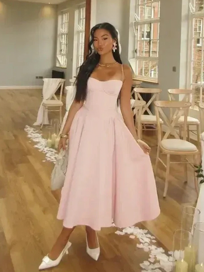 Damen elegantes Sommerkleid mit taillenformendem Schnitt für warme Tage