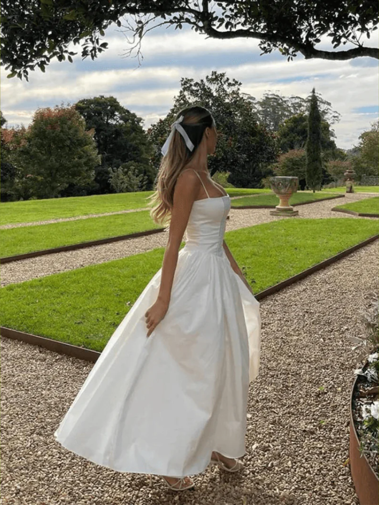 Damen elegantes Sommerkleid mit taillenformendem Schnitt für warme Tage