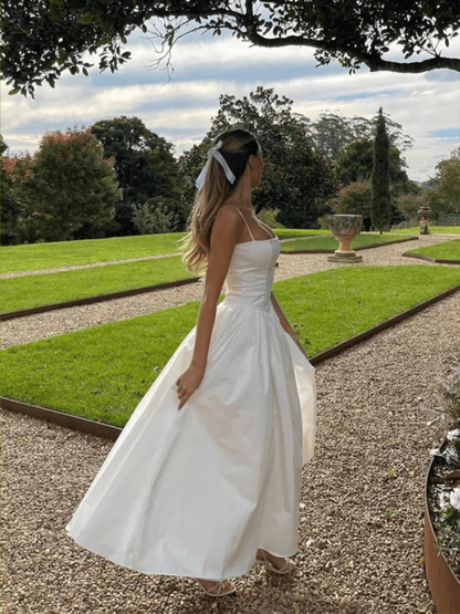 Damen elegantes Sommerkleid mit taillenformendem Schnitt für warme Tage