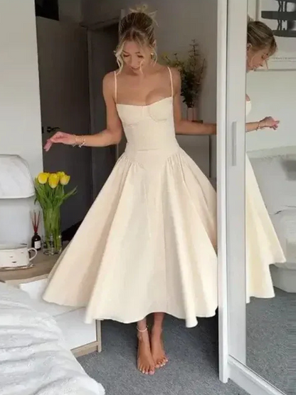 Damen elegantes Sommerkleid mit taillenformendem Schnitt für warme Tage