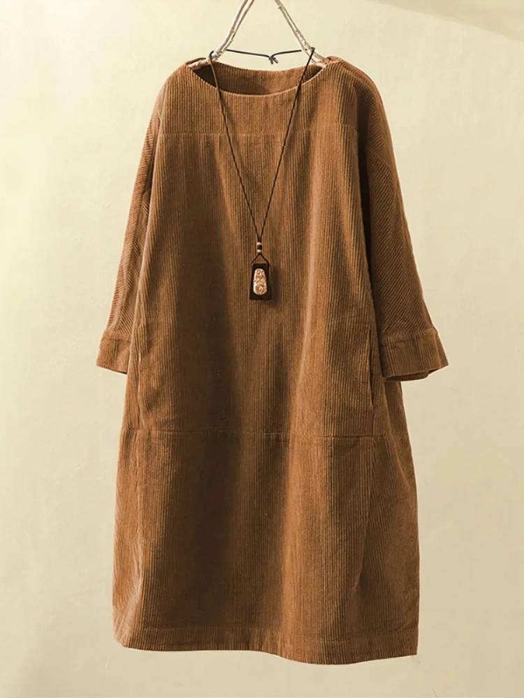 Damen entspanntes schlichtes Sommerkleid für warme Tage mit lockerem Schnitt und minimalistischem Stil