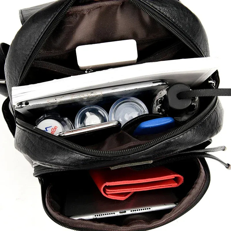 Damen geräumiger Rucksack mit moderner Optik und praktischen Fächern für Alltag und Reisen.