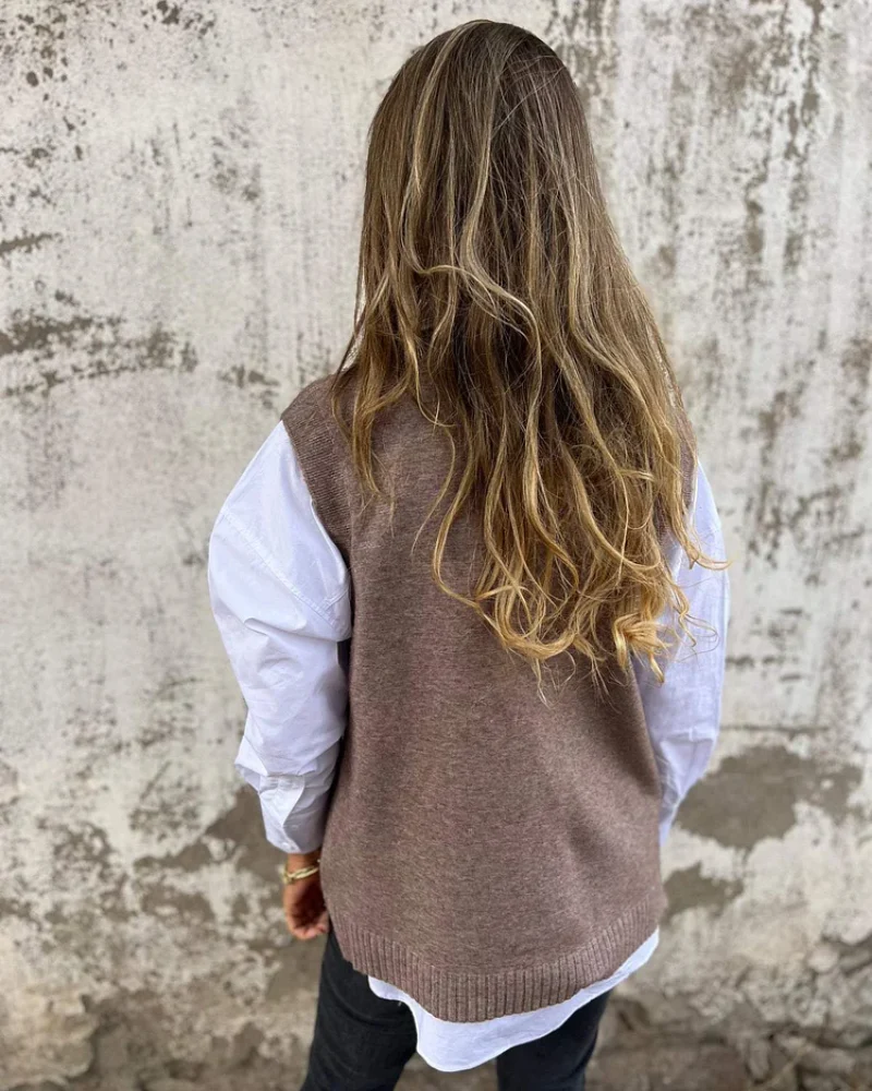 Damen gestrickte Herbstweste in zeitlosem Design für die Übergangszeit