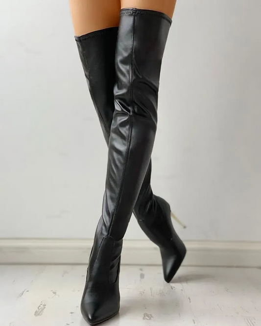 Damen klassische schwarze Overknee-Stiefe mit hohem Schaft, perfekt für elegante und moderne Outfits.