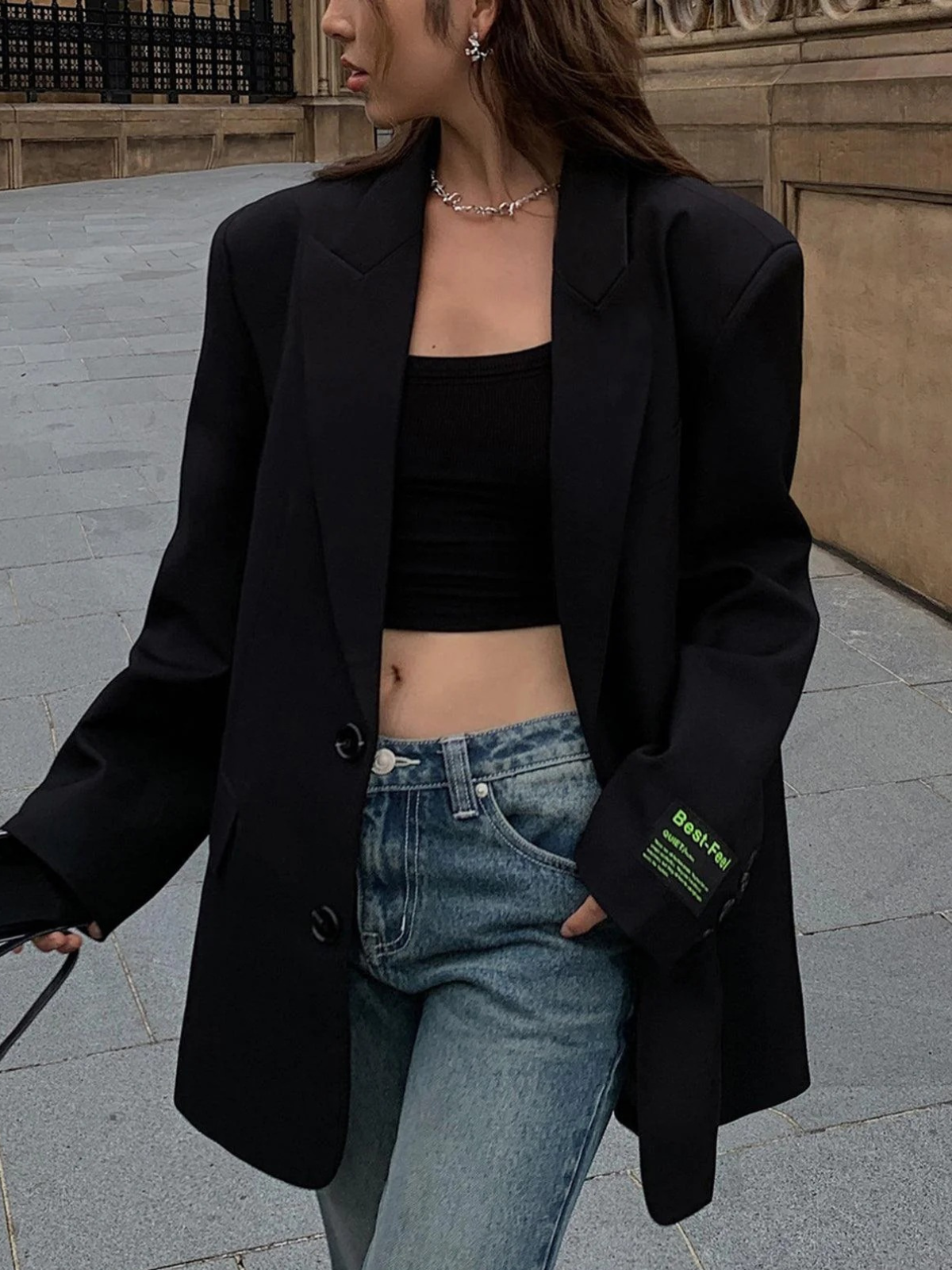 Damen klassischer Oversized-Blazer in legerem Schnitt, perfekt für elegante Alltags- und Business-Looks.