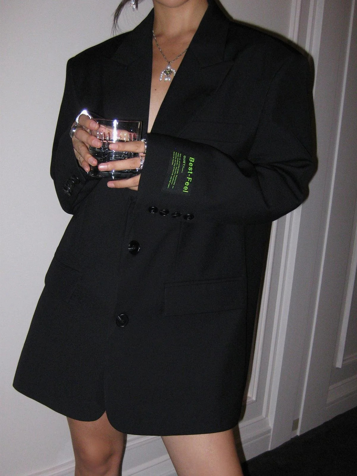 Damen klassischer Oversized-Blazer in legerem Schnitt, perfekt für elegante Alltags- und Business-Looks.
