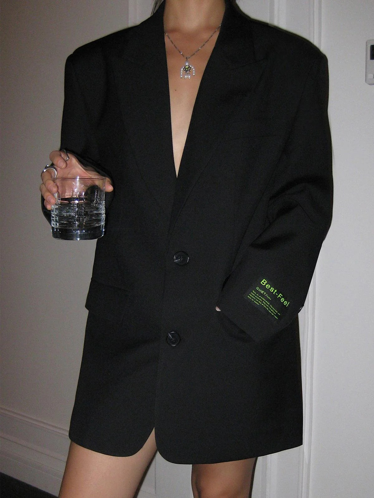 Damen klassischer Oversized-Blazer in legerem Schnitt, perfekt für elegante Alltags- und Business-Looks.