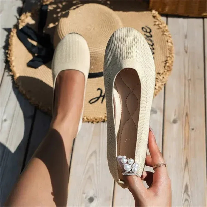 Damen lässig Sommer Puppe Schuhe mit femininem Design für sommerliche Outfits.