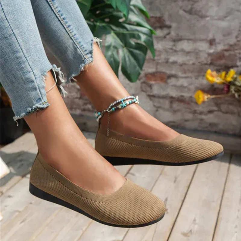 Damen lässig Sommer Puppe Schuhe mit femininem Design für sommerliche Outfits.