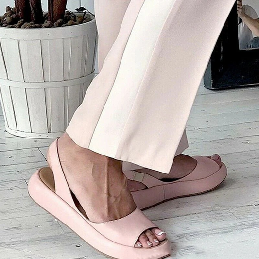 Damen lässige Sommersandalen in modernem Design für entspannten Sommer-Look.