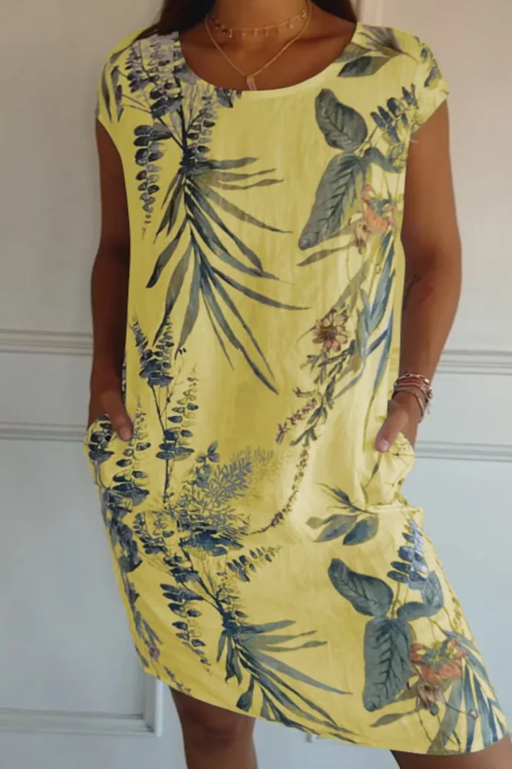  Damen lässiges geblümtes Kleid mit lockerer Passform und Taschen, ideal für sommerliche und entspannte Alltags-Outfits.

