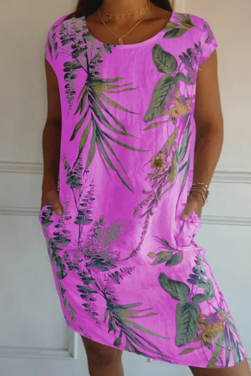  Damen lässiges geblümtes Kleid mit lockerer Passform und Taschen, ideal für sommerliche und entspannte Alltags-Outfits.


