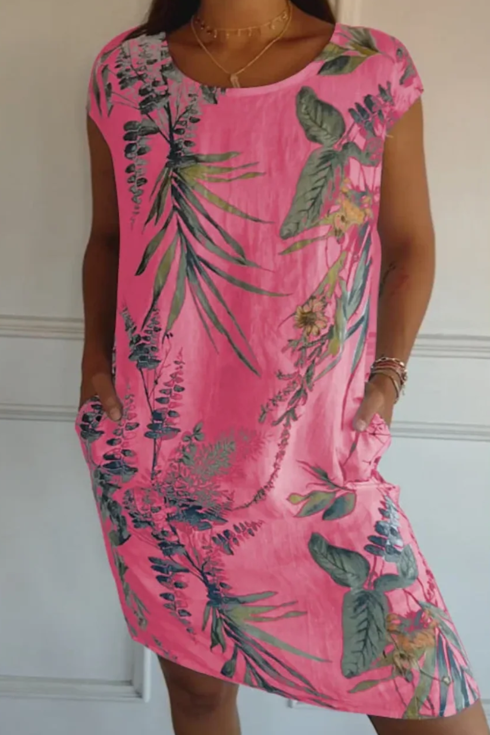  Damen lässiges geblümtes Kleid mit lockerer Passform und Taschen, ideal für sommerliche und entspannte Alltags-Outfits.

