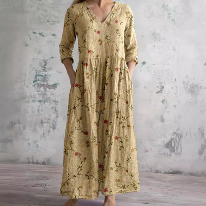 Damen Sommerkleid mit floralen Mustern und langen Ärmeln im Freien getragen