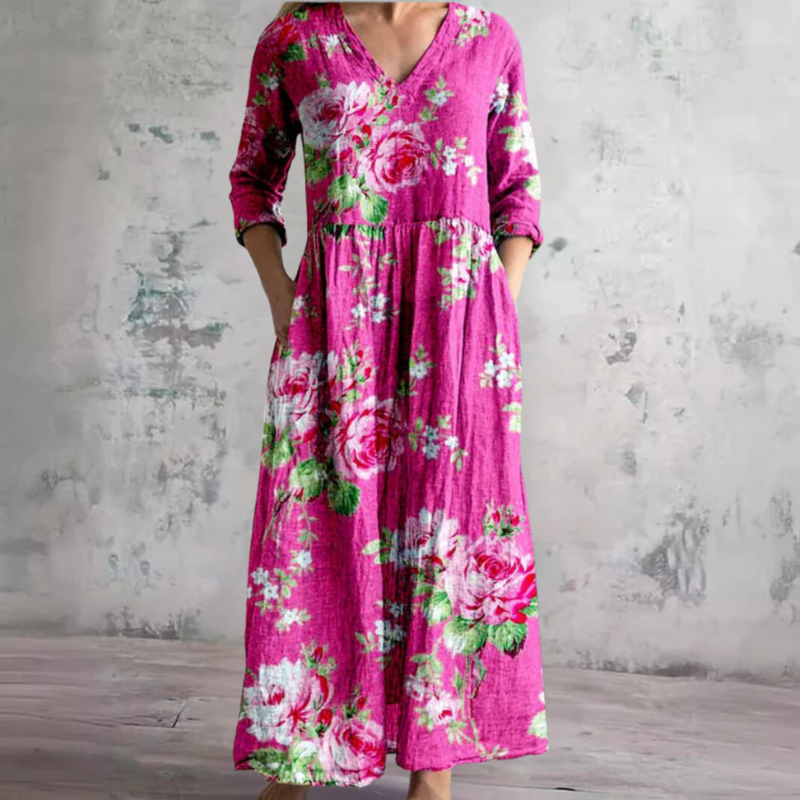 Damen Sommerkleid mit floralen Mustern und langen Ärmeln im Freien getragen