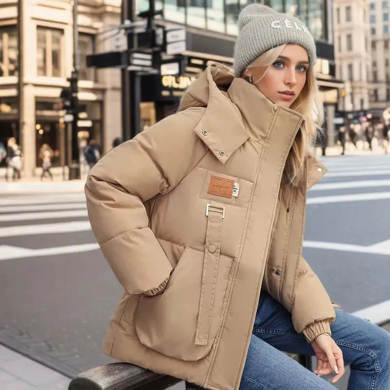 Damen luxuriöse Daunenjacke in elegantem Design, ideal für kalte Tage.