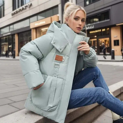 Damen luxuriöse Daunenjacke in elegantem Design, ideal für kalte Tage.