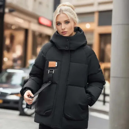 Damen luxuriöse Daunenjacke in elegantem Design, ideal für kalte Tage.