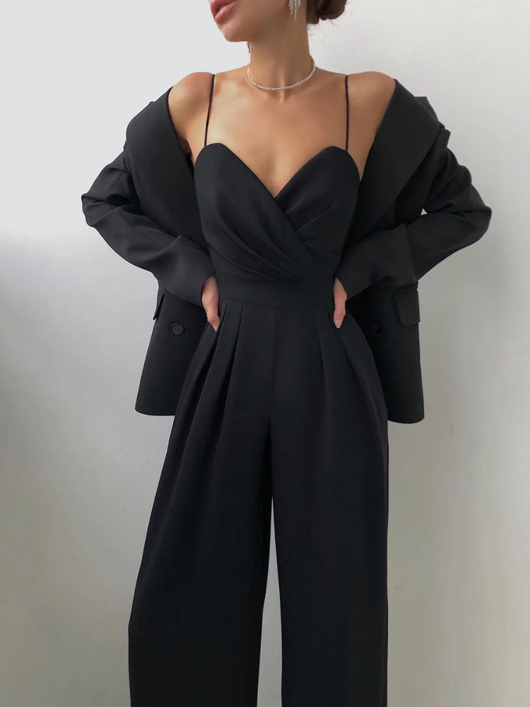 Eleganter Damen Jumpsuit mit weitem Bein für eine anmutige und stilvolle Silhouette.