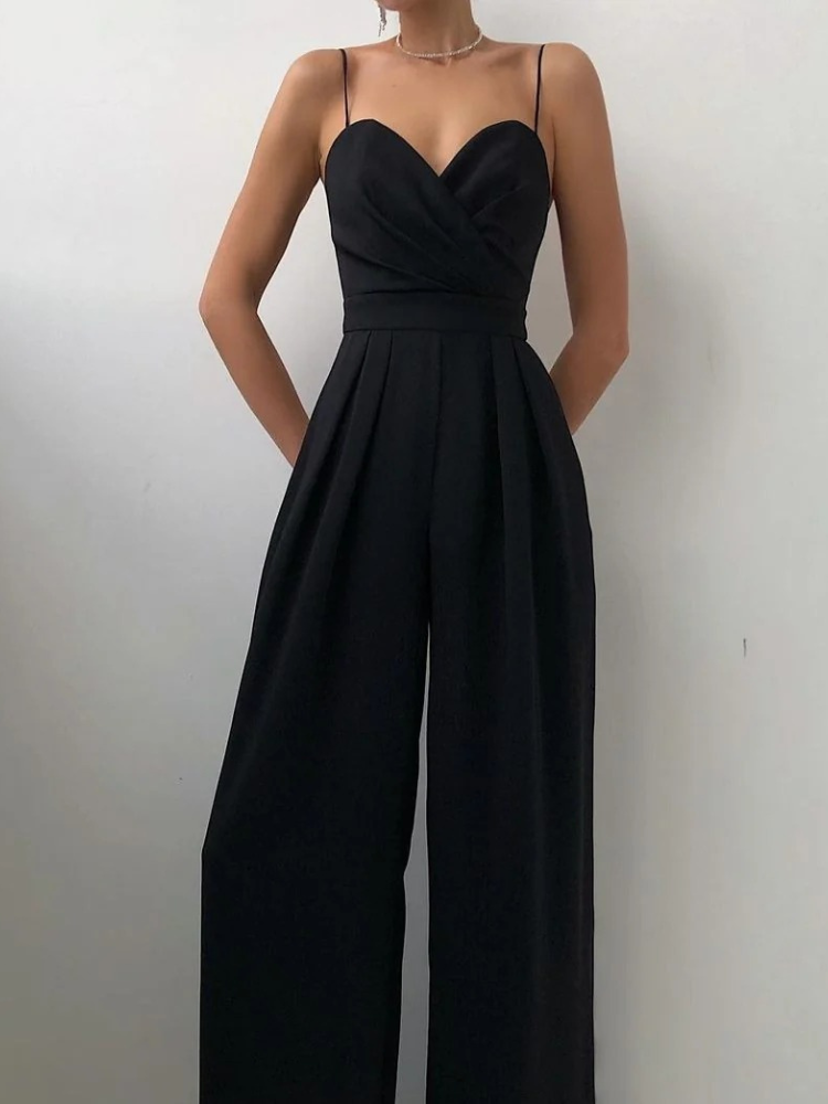 Eleganter Damen Jumpsuit mit weitem Bein für eine anmutige und stilvolle Silhouette.