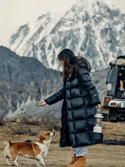 Damen schwarze gesteppte Winterjacke, stilvoller und warmer Begleiter für den Winter