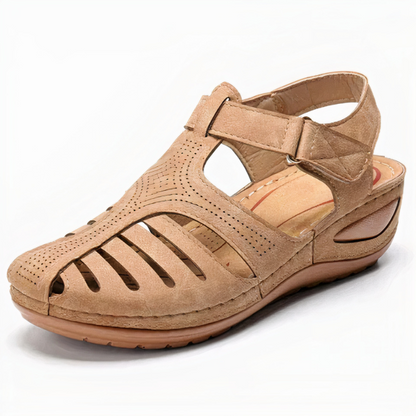  Damen stützende Walkingsandalen mit ergonomischer Passform und stabiler Sohle – ideal für aktive Tage und längere Spaziergänge.