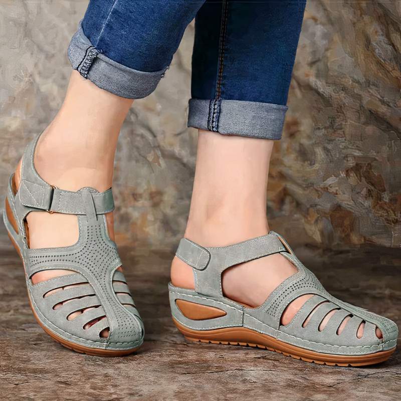  Damen stützende Walkingsandalen mit ergonomischer Passform und stabiler Sohle – ideal für aktive Tage und längere Spaziergänge.