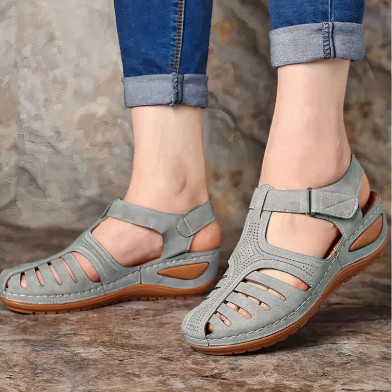  Damen stützende Walkingsandalen mit ergonomischer Passform und stabiler Sohle – ideal für aktive Tage und längere Spaziergänge.