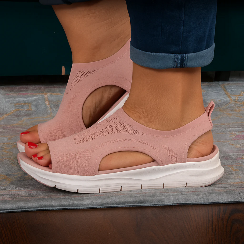 Damen stützende Walkingsandalen in sportlichem Design, ideal für aktive Tage und vielseitige Unternehmungen.

