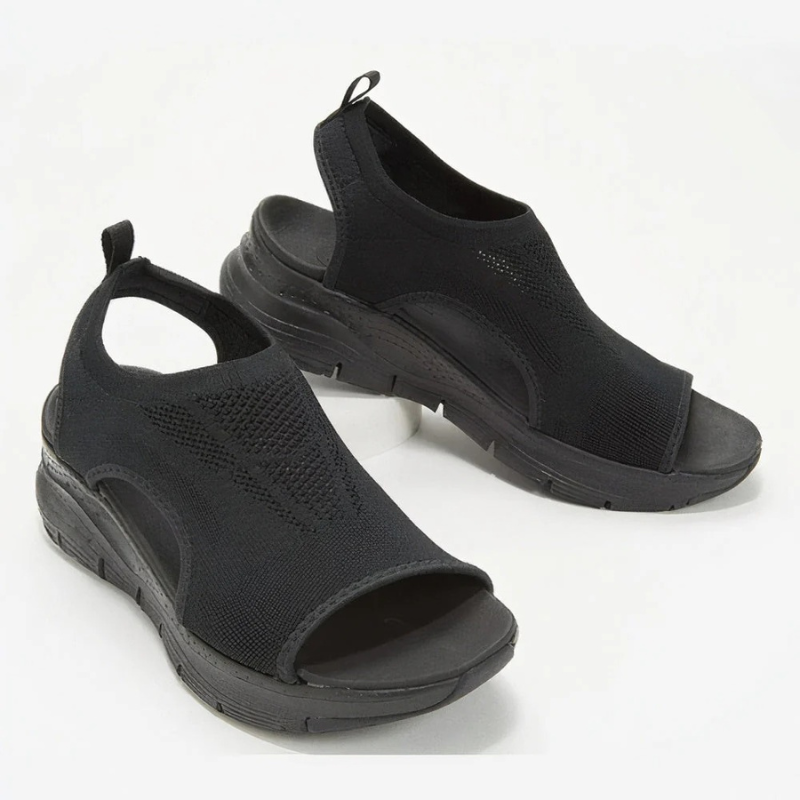 Damen stützende Walkingsandalen in sportlichem Design, ideal für aktive Tage und vielseitige Unternehmungen.

