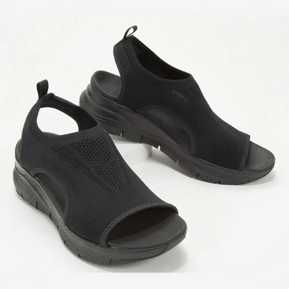 Damen stützende Walkingsandalen in sportlichem Design, ideal für aktive Tage und vielseitige Unternehmungen.

