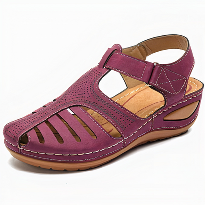  Damen stützende Walkingsandalen mit ergonomischer Passform und stabiler Sohle – ideal für aktive Tage und längere Spaziergänge.