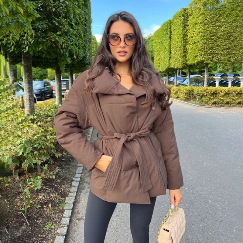 Damen stylische dicke Jacke mit modernem Design und zuverlässiger Wärme
