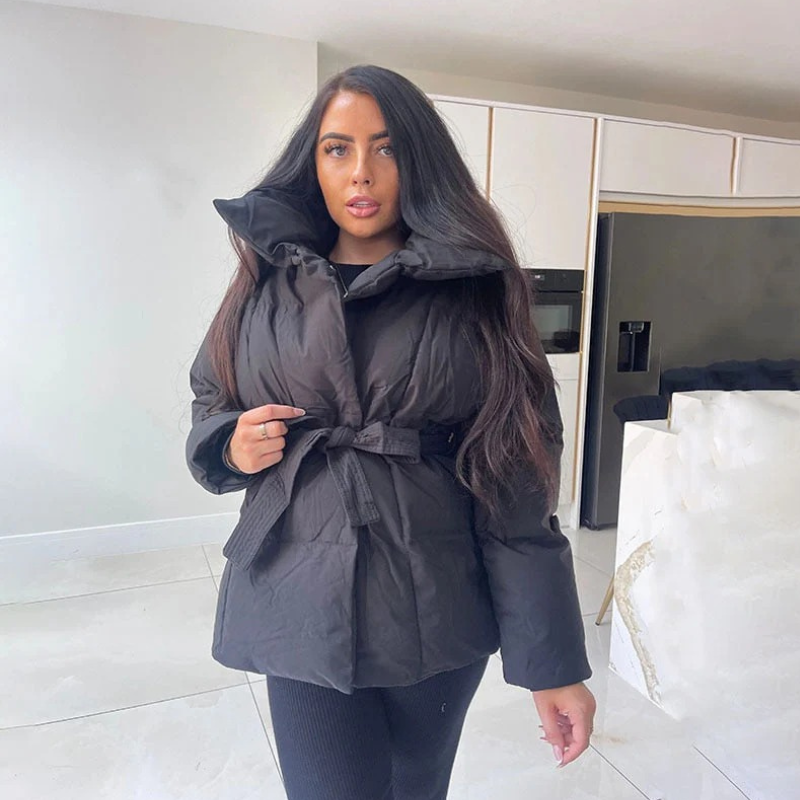 Damen stylische dicke Jacke mit modernem Design und zuverlässiger Wärme