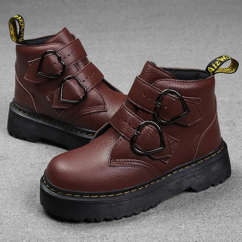 Damen stylische Stiefeletten mit herzförmigen Schnallen – modisch und bequem für den Alltag