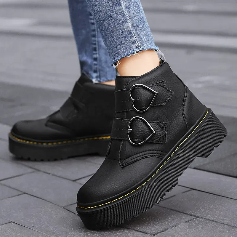 Damen stylische Stiefeletten mit herzförmigen Schnallen – modisch und bequem für den Alltag