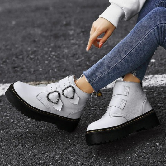 Damen stylische Stiefeletten mit herzförmigen Schnallen – modisch und bequem für den Alltag