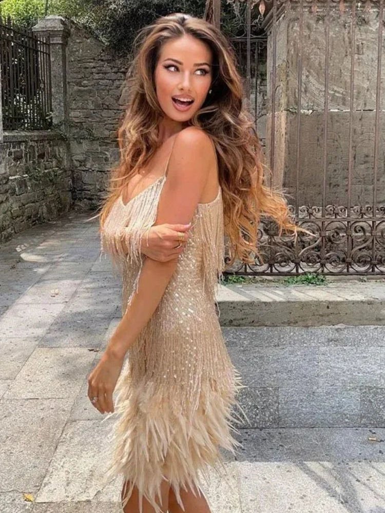 Damen stylisches Fransen-Cocktailkleid mit schwungvollen Fransen, ideal für Partys und besondere Anlässe.