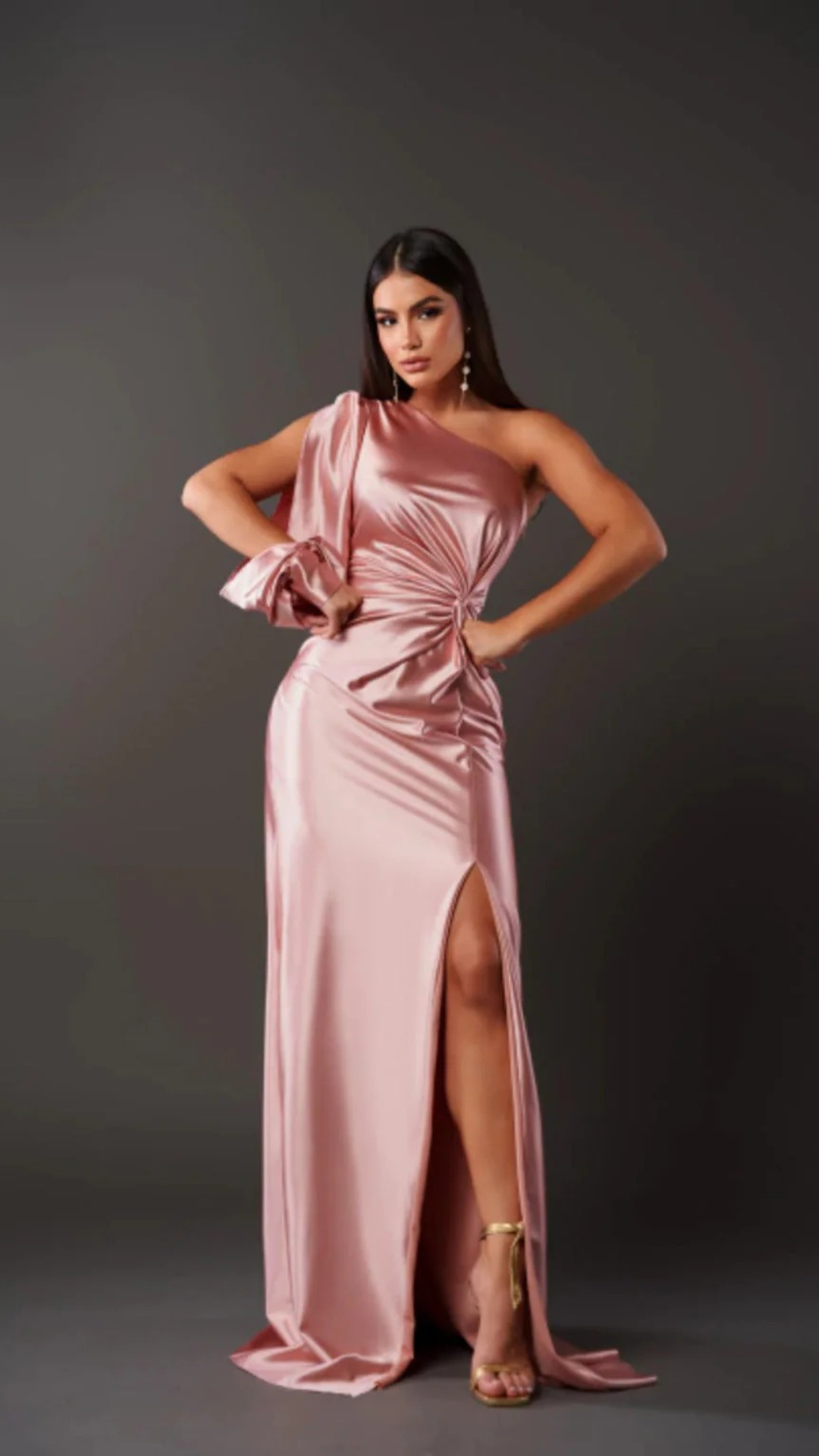 Damen stylisches One-Shoulder-Kleid für Hochzeitsgäste mit asymmetrischem Schnitt, perfekt für festliche Anlässe.