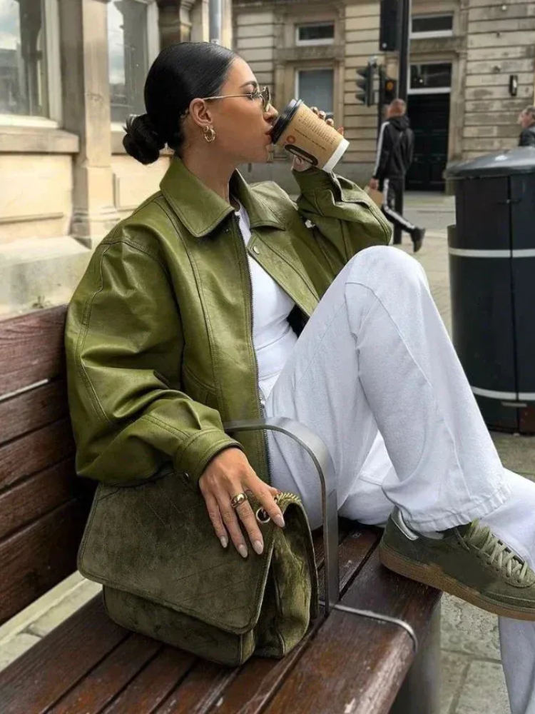 Damen trendige grüne Freizeitjacke, lässiger Look für Alltag und Outdoor-Aktivitäten