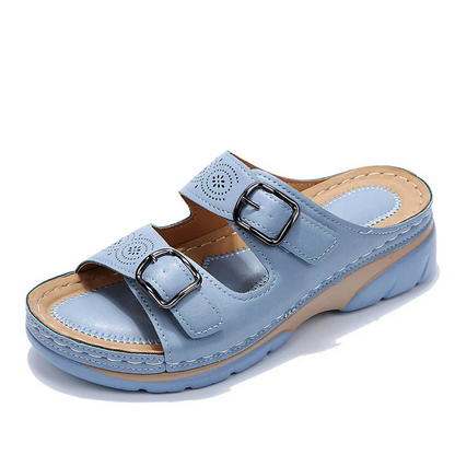  Damen trendige Sommersandalen in modernem Design, perfekt für warme Tage und vielseitige Sommeroutfits.