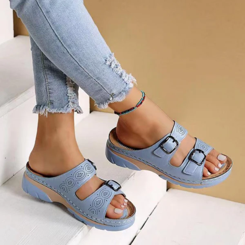  Damen trendige Sommersandalen in modernem Design, perfekt für warme Tage und vielseitige Sommeroutfits.