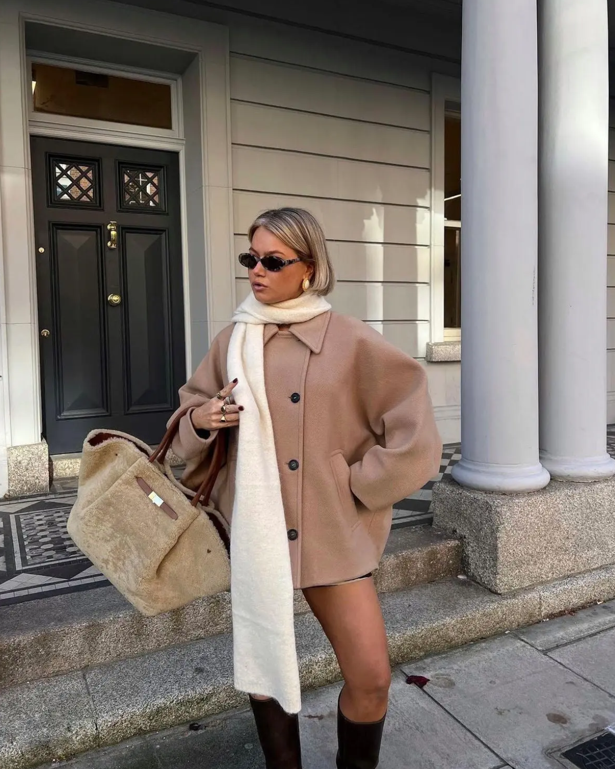 Damen trendiger Herbstmantel in modernem und elegantem Design