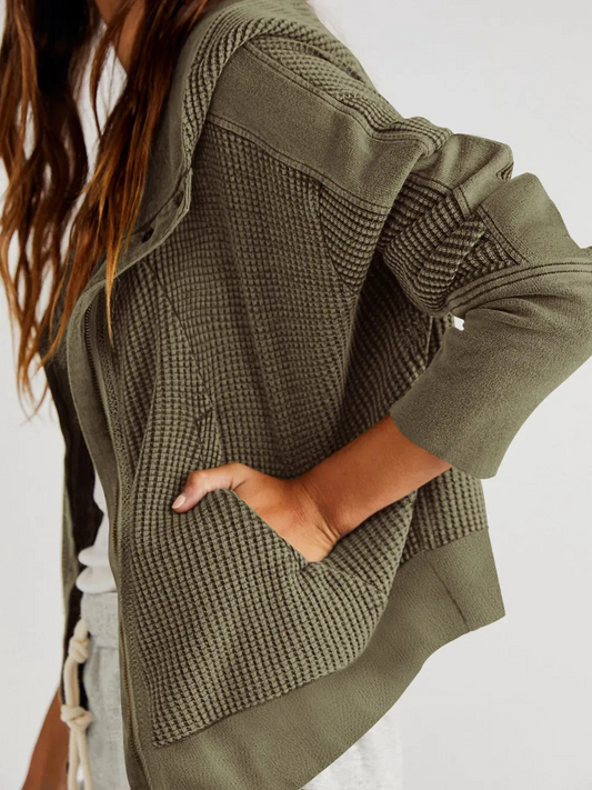 Damen leichte Waffel-Kapuzenjacke in modernem Design, ideal für Alltag und Freizeit.